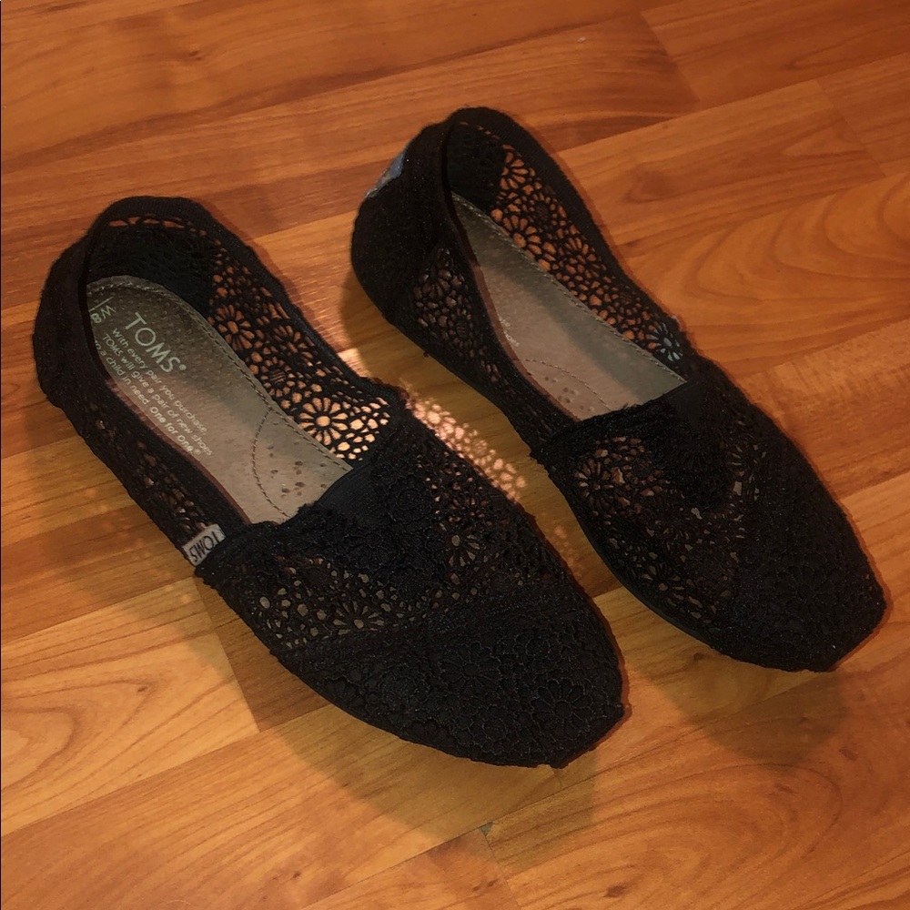 TOMS Women's Black Lace Flats. Size 8.